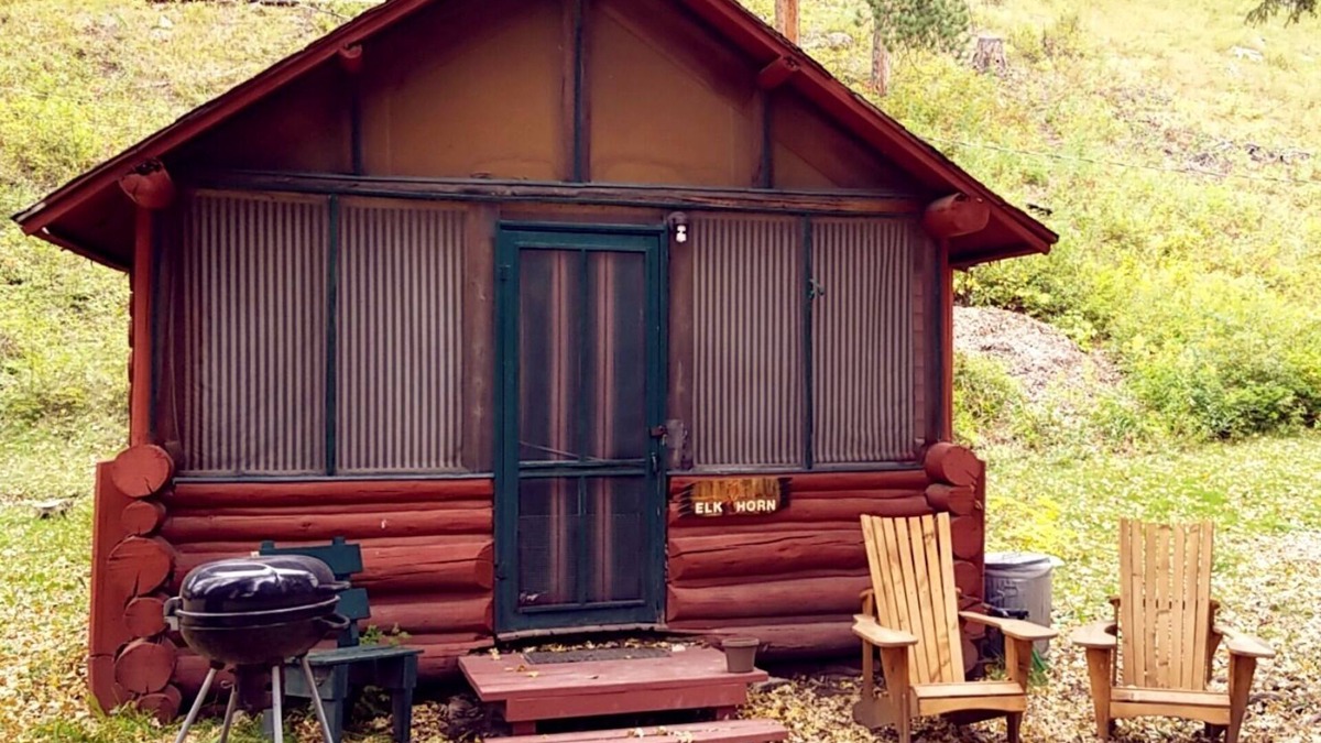 Cheyenne Crossing Cabin | Elkhorn Cabin with Sleeping Porch