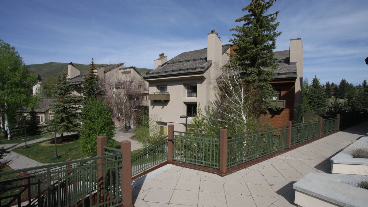 Sun Valley House | Elkhorn Village