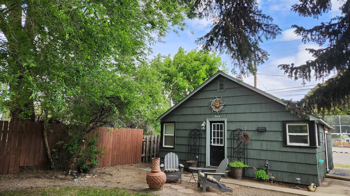 Ellensburg House | Ellensburg Cottage *2024 UPDATE