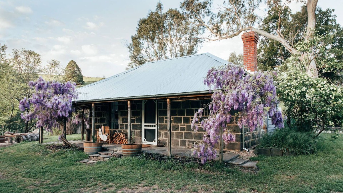 Baynton House | ELLERSLIE COTTAGE - FOR LOVERS AND DREAMERS