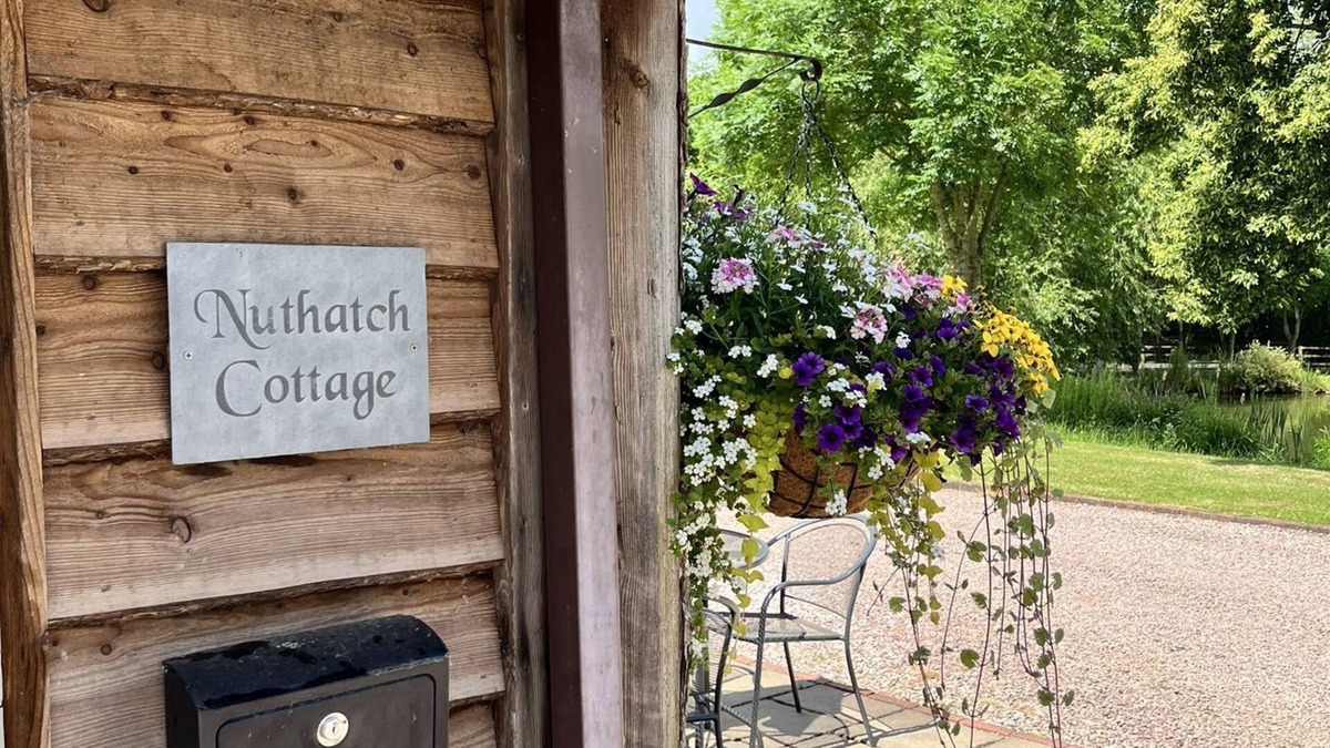 Cutnall Green Apartment | Elmbridge Farm Nuthatch Lodge