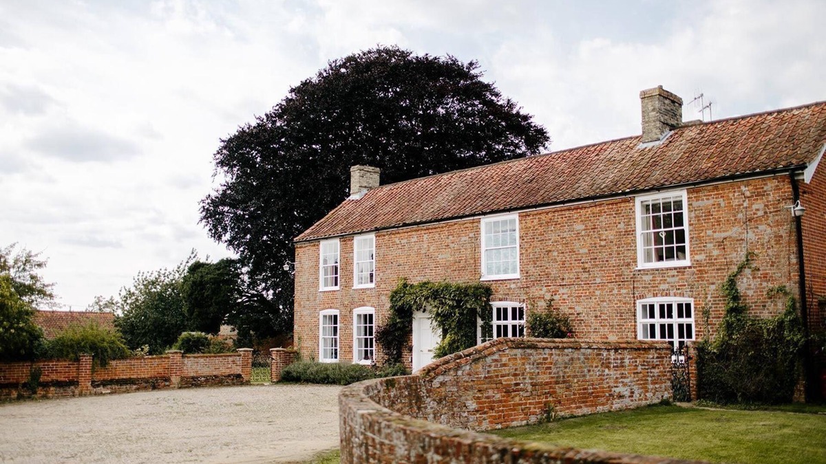 Wangford Cottage | Elms Farmhouse - sleeps 19 guests in 8 bedrooms