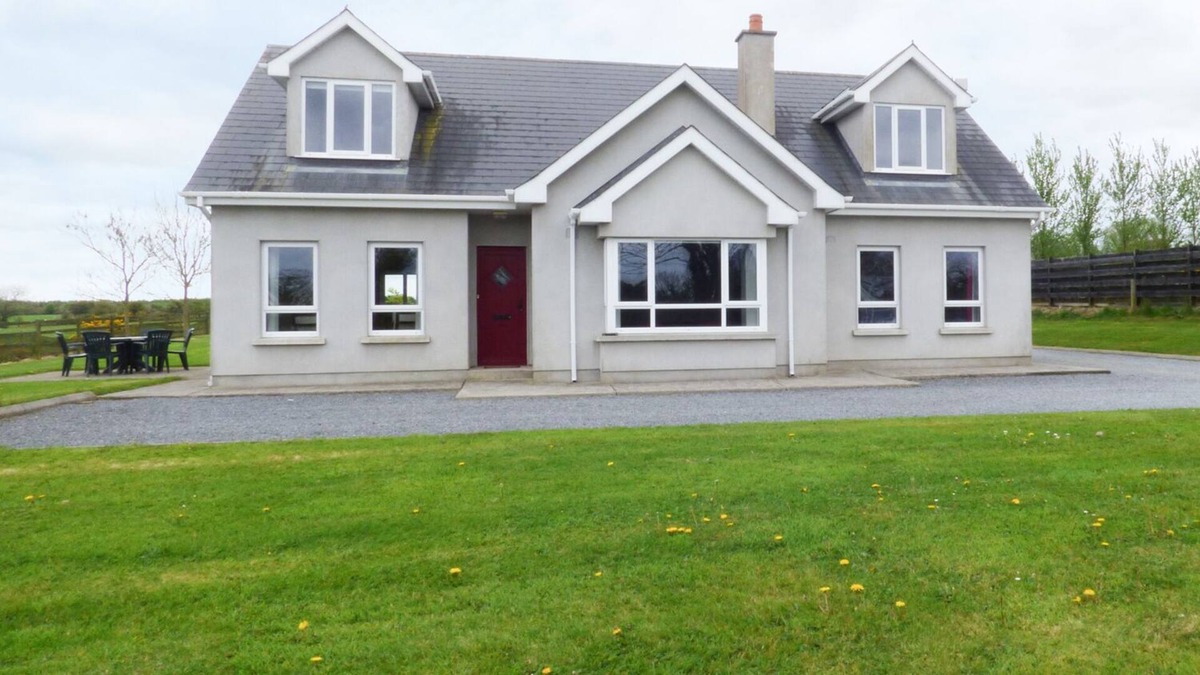 Wellingtonbridge Cottage | ELROVE, pet friendly in Wellingtonbridge, County Wexford
