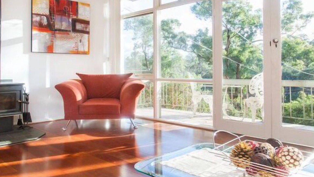 Eltham House | Eltham Retreat Guest House - Warm & Bright Home