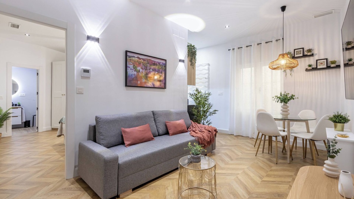 Centro - Sagrario Apartment | Elvira Elegant Suite: very central next to Cathedral and Albaicin