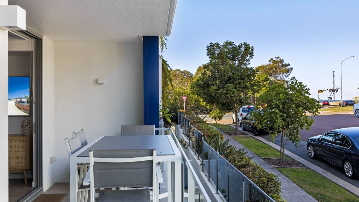 Alexandra Headland Apartment | Elysee Beachside 1 Bedroom Apartment