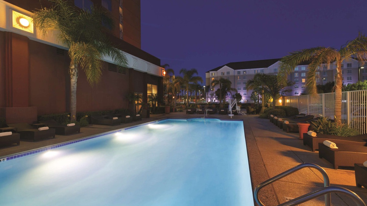 Anaheim Resort Hotel | Embassy Suites by Hilton Anaheim South