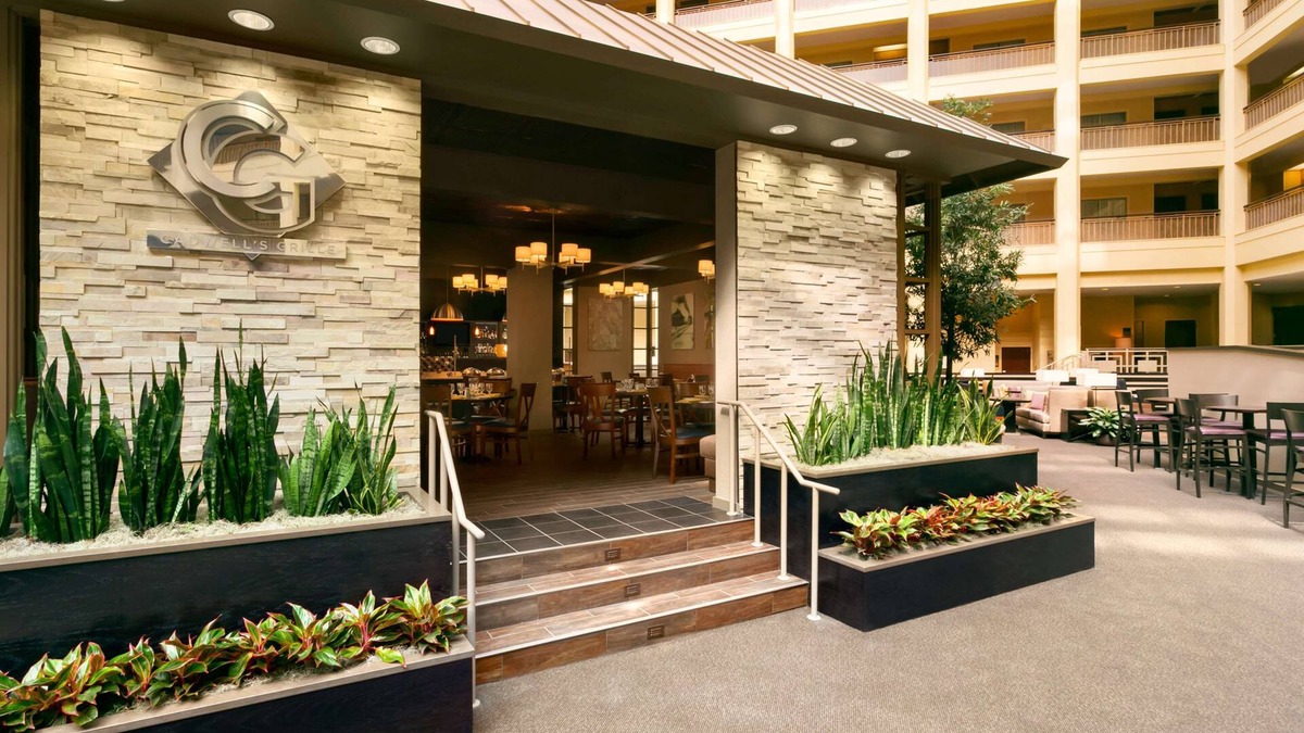 Deerfield Hotel | Embassy Suites by Hilton Chicago North Shore Deerfield