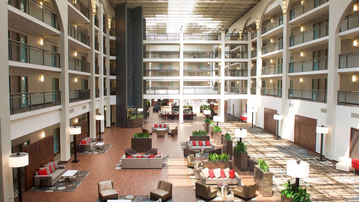 Livonia Hotel | Embassy Suites by Hilton Detroit Livonia Novi