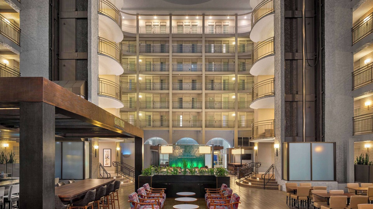 El Paso Hotel | Embassy Suites by Hilton El Paso
