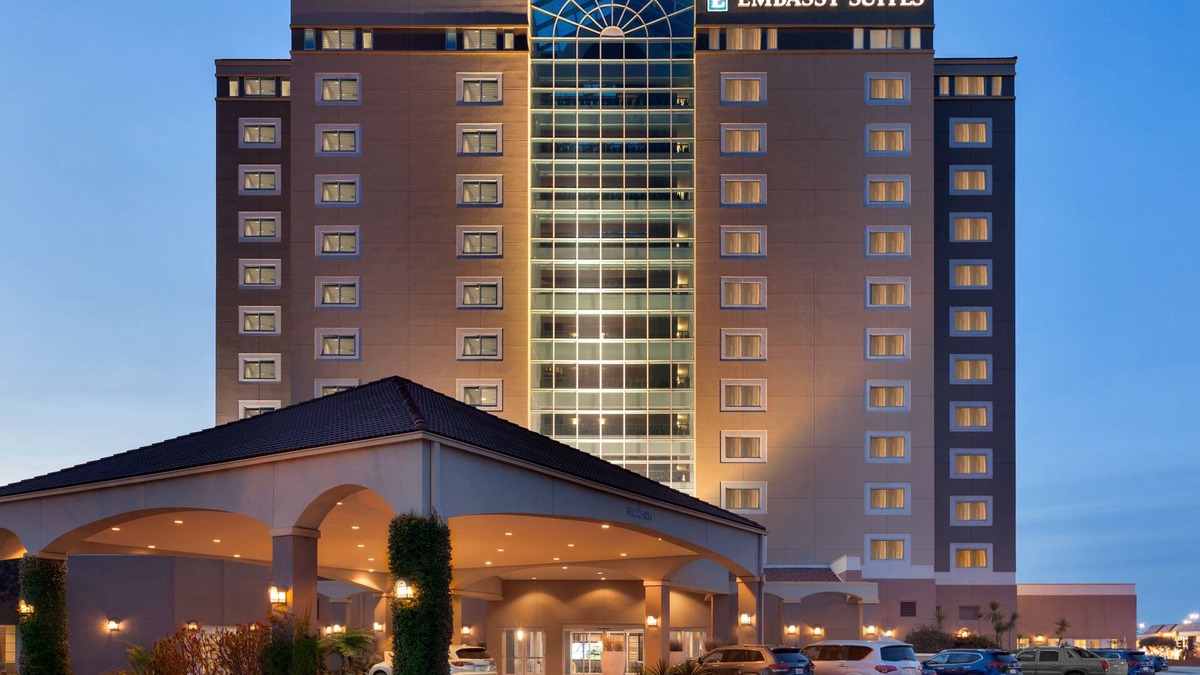 Seaside Hotel | Embassy Suites by Hilton Monterey Bay Seaside
