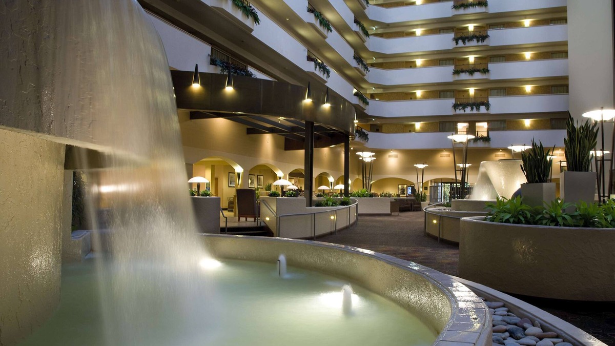 Waldron Hotel | Embassy Suites by Hilton Kansas City International Airport