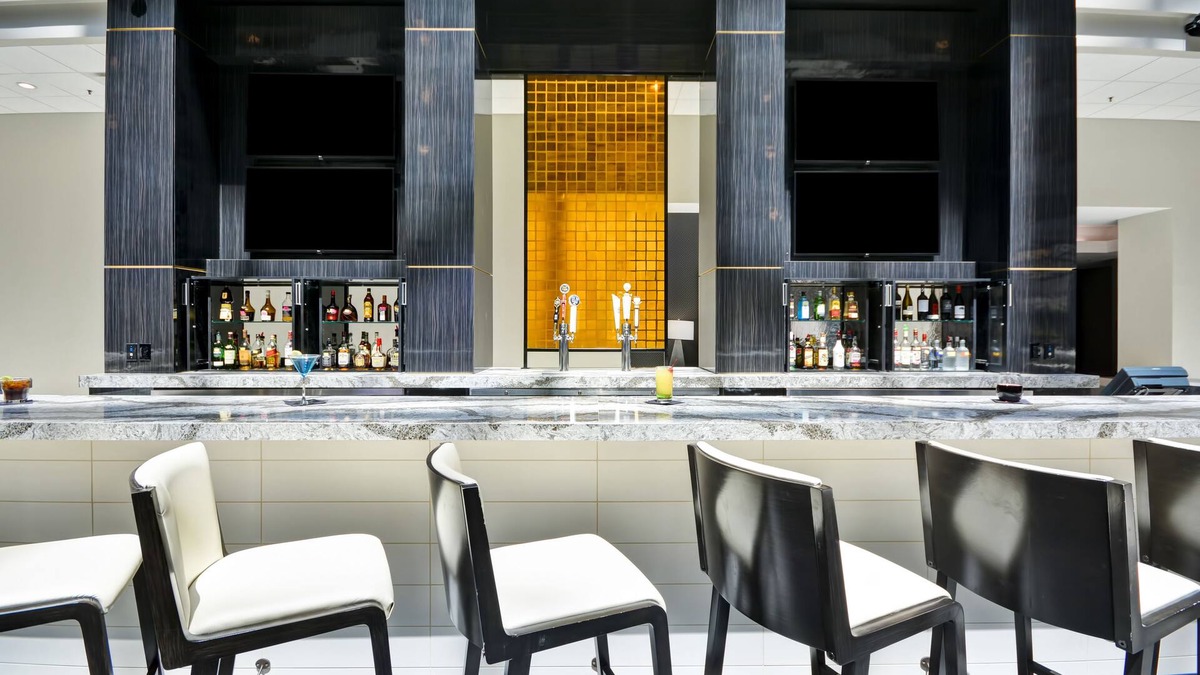 Charlotte Hotel | Embassy Suites Hotel Charlotte