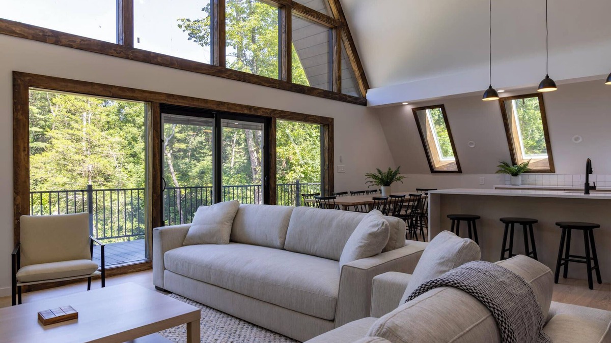 Catskill House | Emberwood Lodge - Luxury Cabin, Kid Friendly