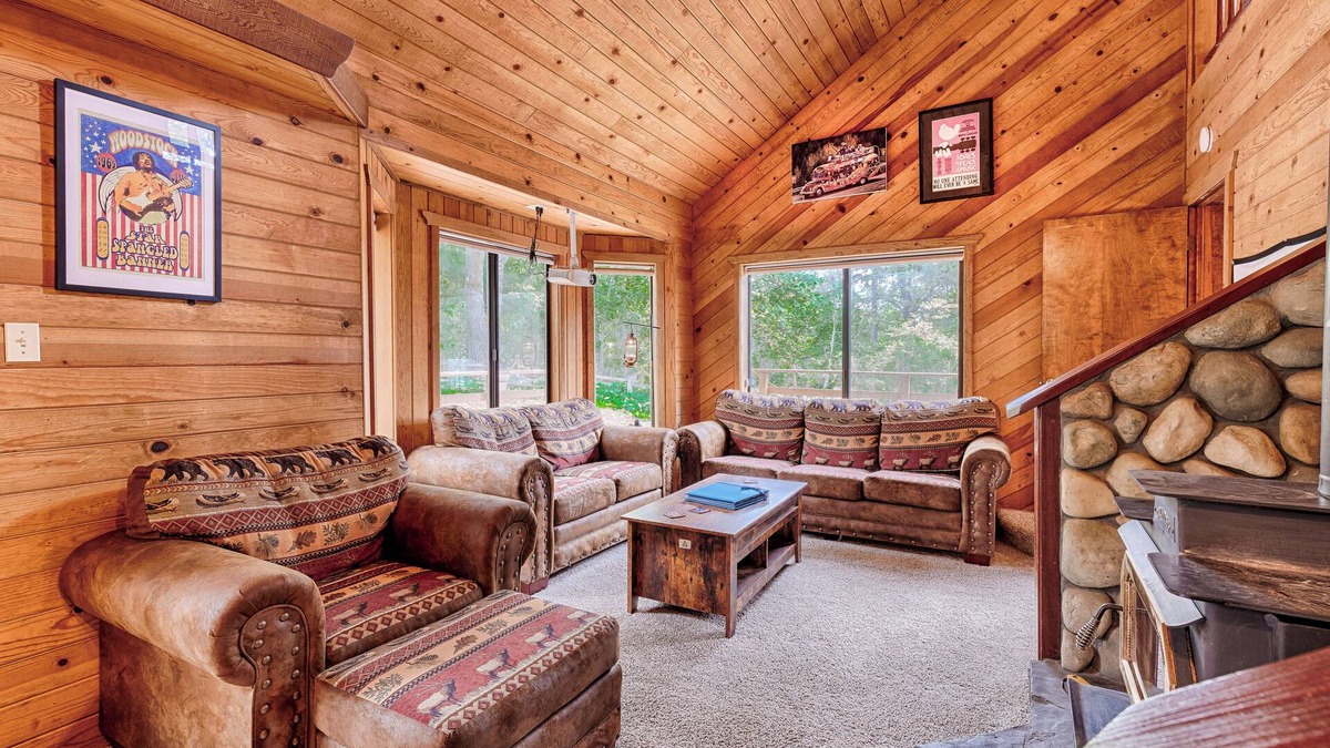 Middletown Ski Chalet | Embrace the Seasons' Sweetness: Discover the Serene Beauty of Cole Ridge Chalet.