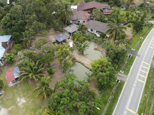 Kampung Tanah Datar Villa | EmbunSari Serimenanti Homestay