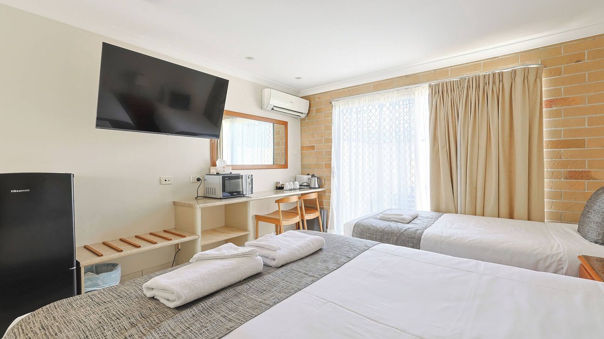 Emerald Hotel | Emerald Central Palms Motel