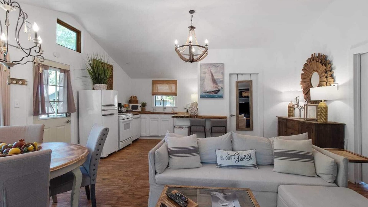 Shreveport Cabin | Emerald Cottage with kayaks & canoes & firepit & large deck