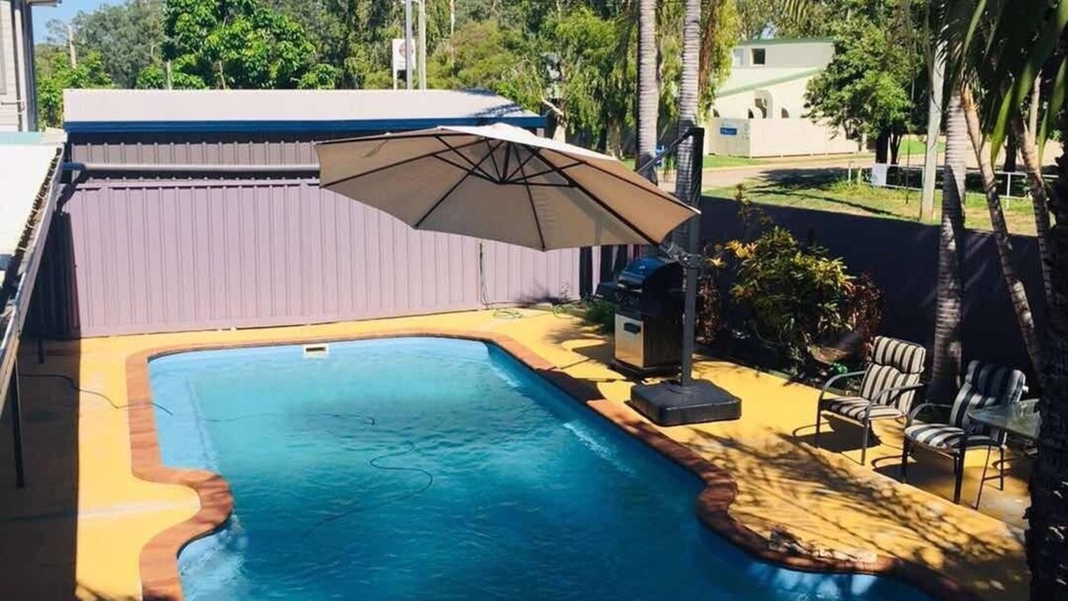 Emerald Hotel | Emerald Highlands Motel