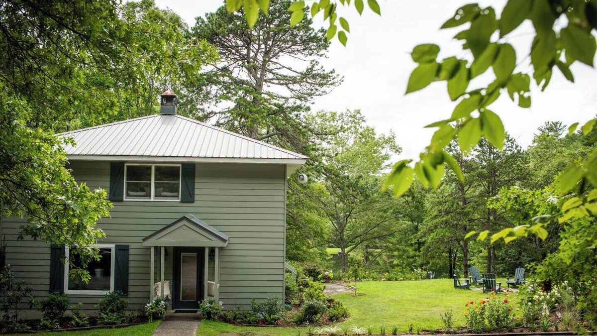 Cedar Mountain House | Emerald Lake Lodge - Lakefront - Families - Cozy - Fishing