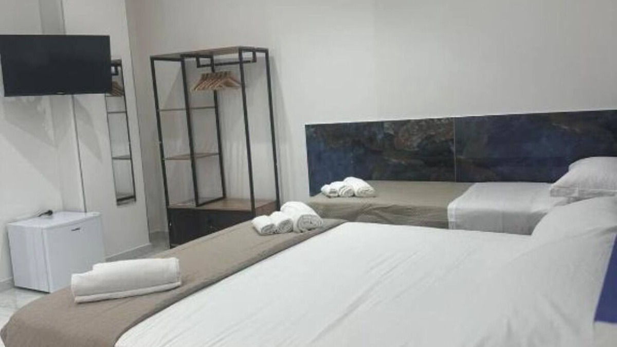 Naples House | Emerald Rooms: Triple Room Deluxe