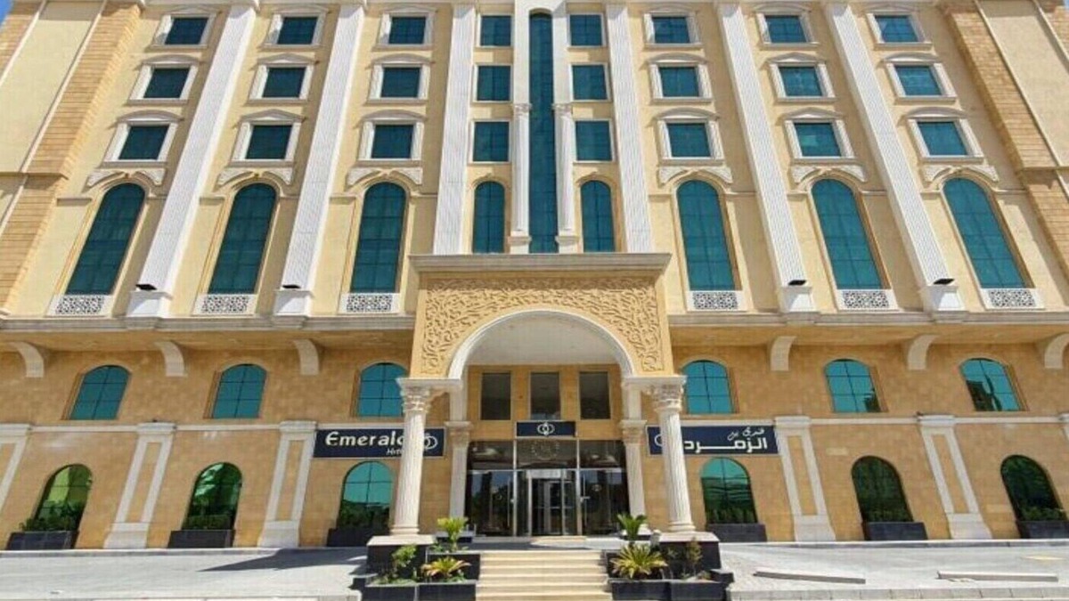 Al-Hamra'a House | Emerald Twin Delight | Sunday Emerald