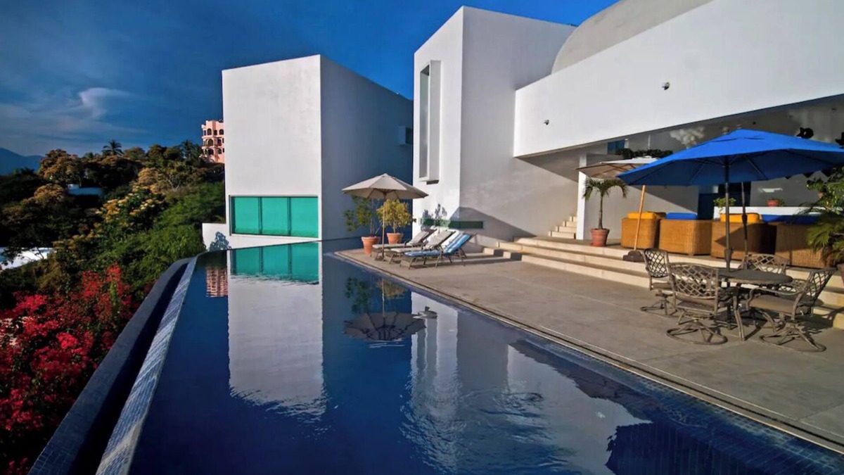 La Punta Apartment | Emerald Villa. Luxury beach house in Manzanillo
