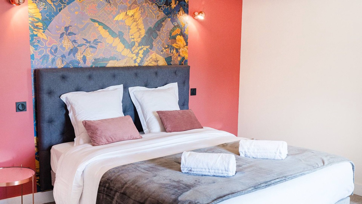 Hermival-les-Vaux Bed & Breakfast | Emma's suite at Château d'Hermival