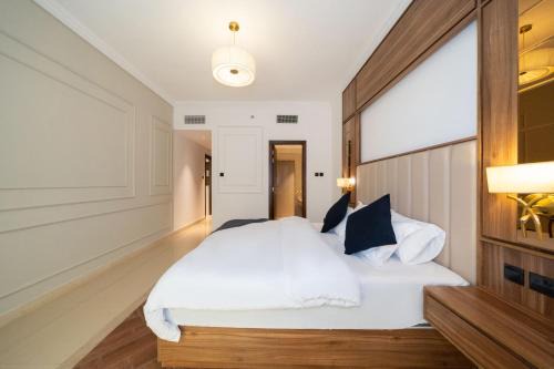 Deira Apartment | Emora 1 BR Apartment