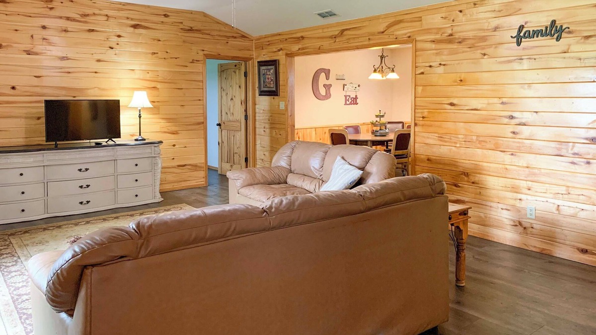 Emory Cottage | Emory Escape w/Pond Access < 13 Mi to Lake!