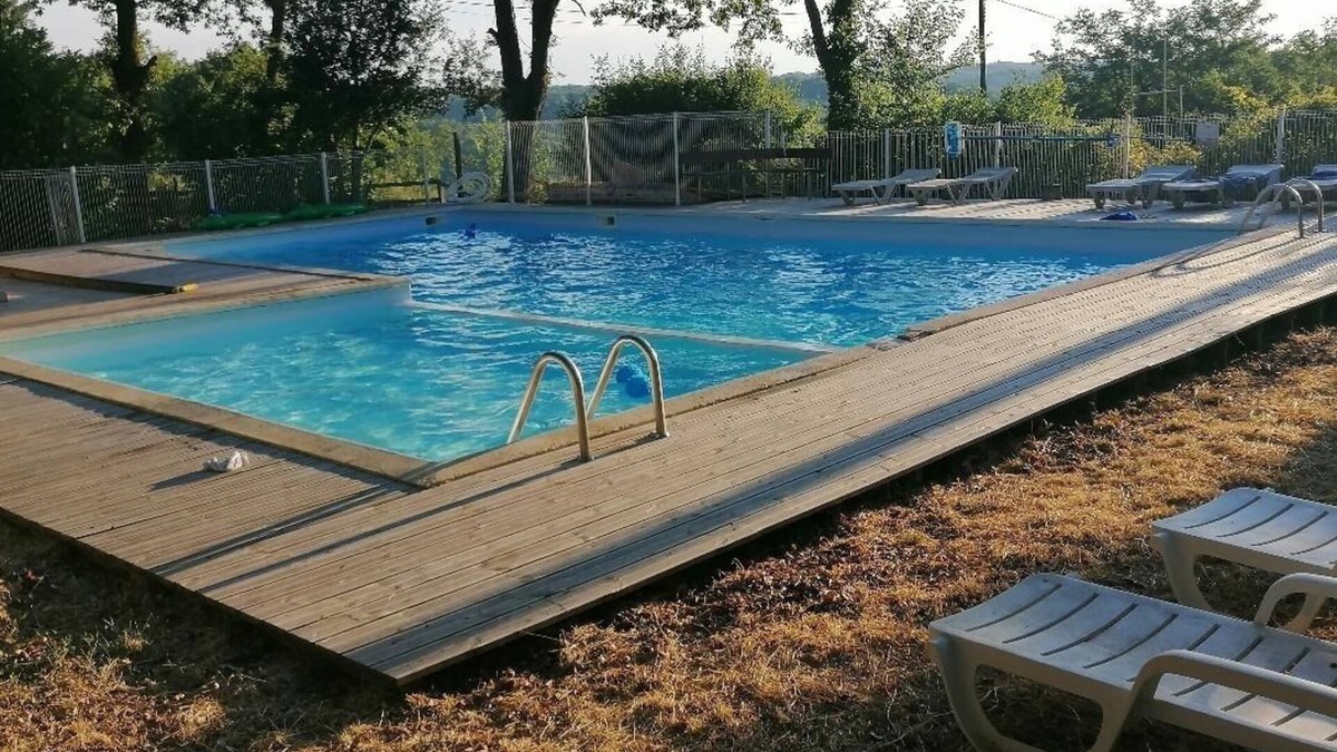 Saint-Aubin-de-Nabirat RV Rental | Emplacement Tente