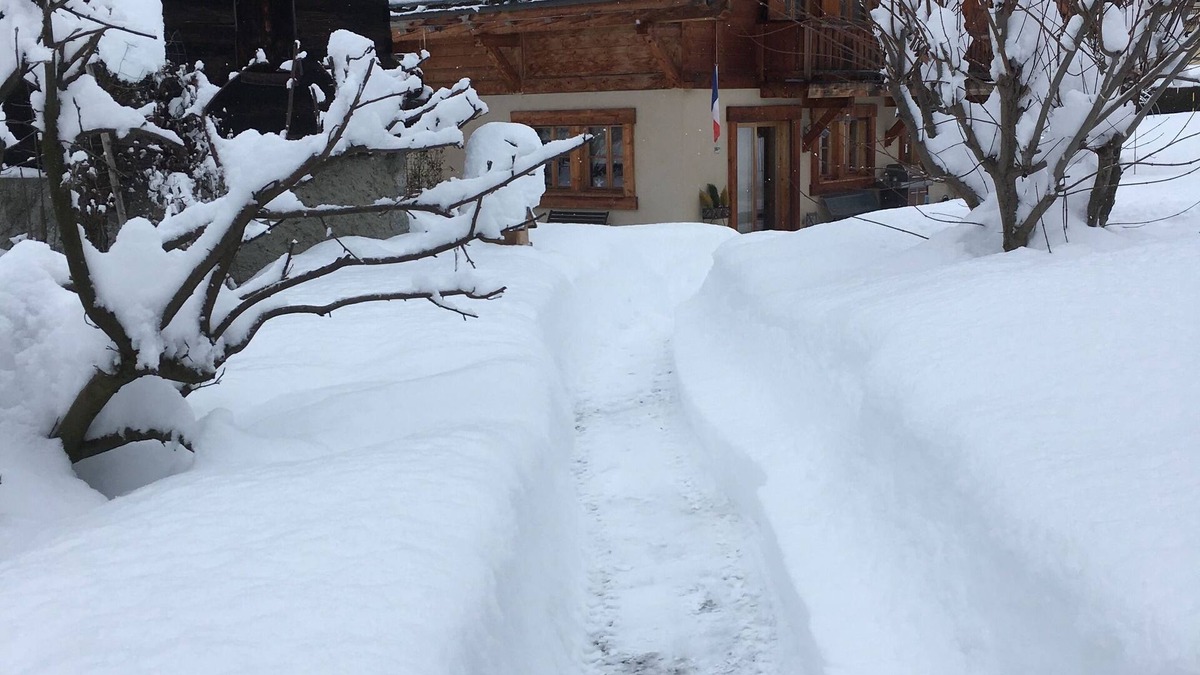 Les Bossons Ski Chalet | EN CHALET 4 P/JARDIN FACE CHAINE DU MONT-BLANC DUPLEX MANSARD 45M2 ⭐️ ⭐️⭐️⭐️⭐️