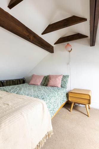 Hertford House | En-suite with double bed on mezzanine and desk in family home