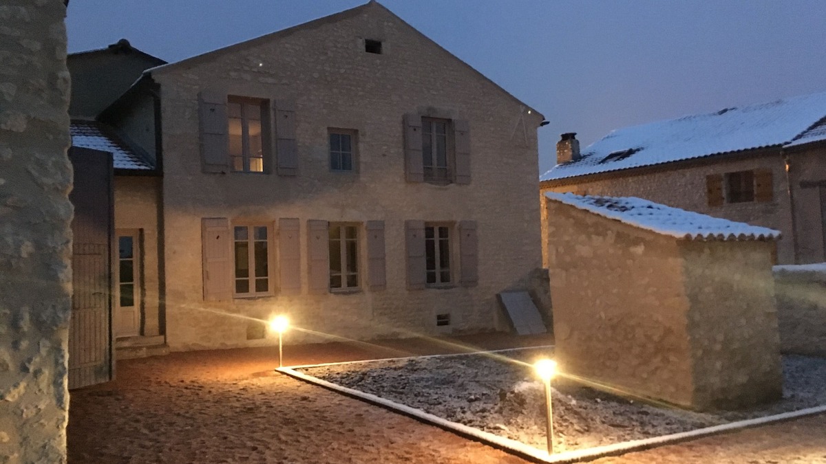 Charroux House | En toute sérénité - Private Jacuzzi and enclosed garden