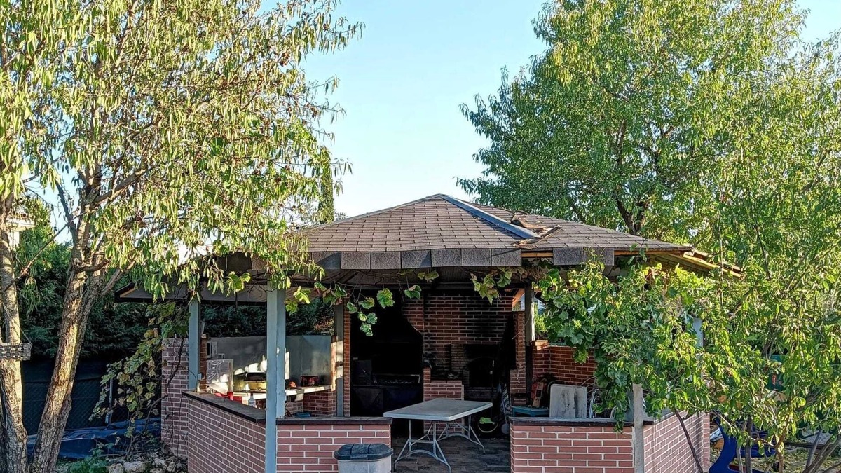 Pozuelo del Rey Ski Chalet | Encantador Chalet en uno de los Pueblos más Bonitos de España Ruta de Senderismo