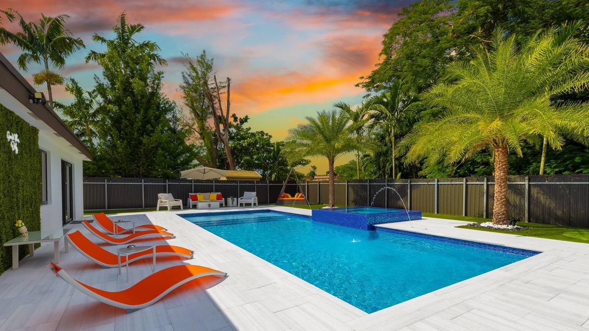 Kendale Lakes House | Encanto Luxury Home