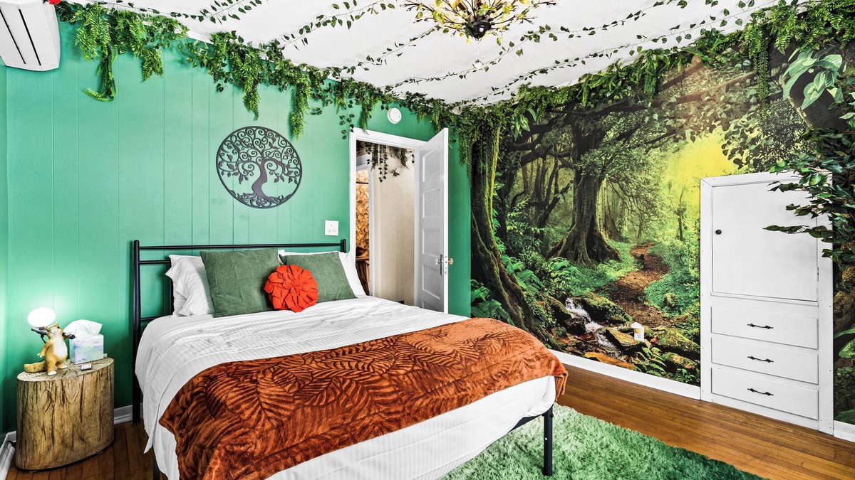 Superior House | Enchanted Forest - Your Superior/Duluth Getaway