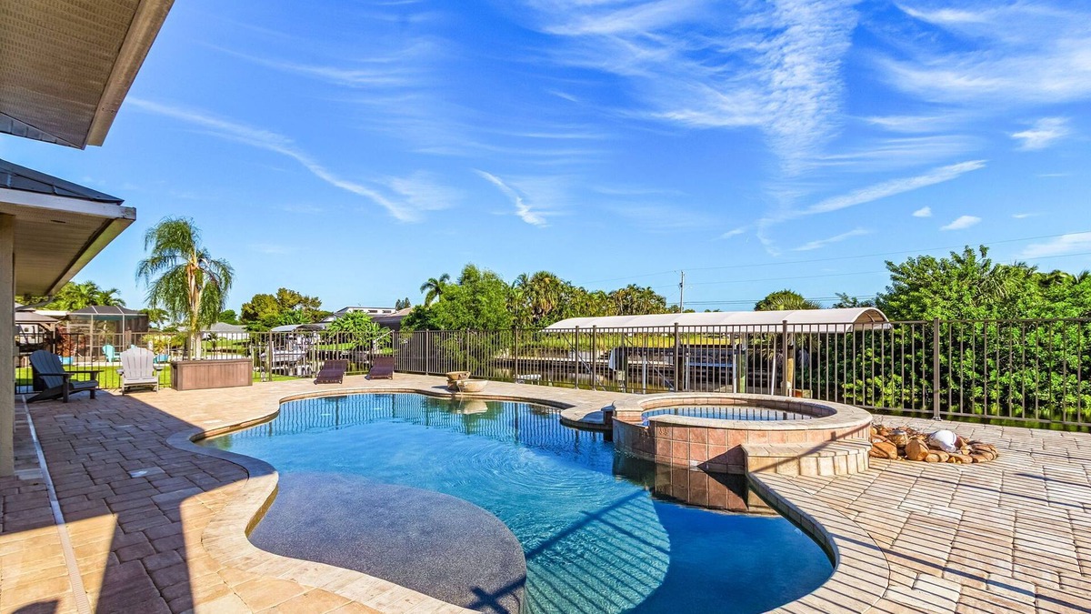 Fort Myers House | Enchanting 3-Bedroom Waterfront Pool and Spa Home