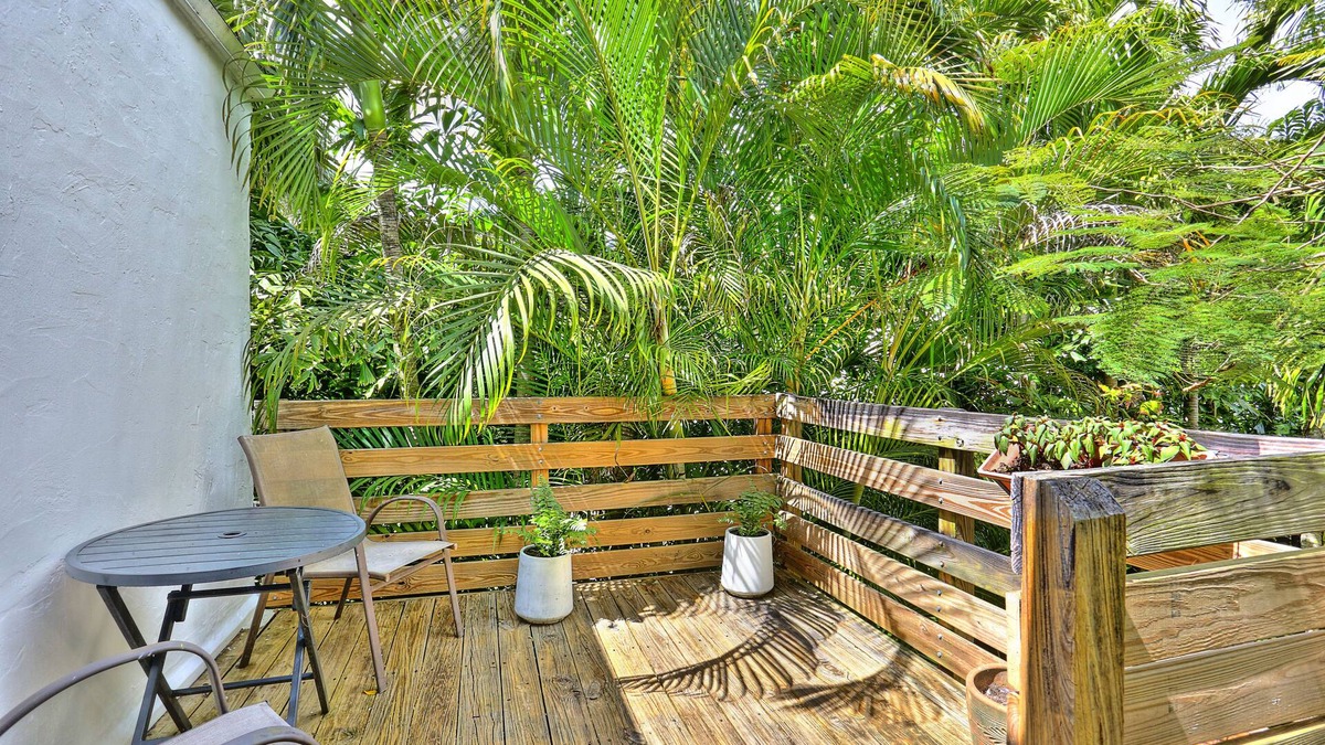 Southwest Coconut Grove Apartment | Enchanting Coconut Grove apartment