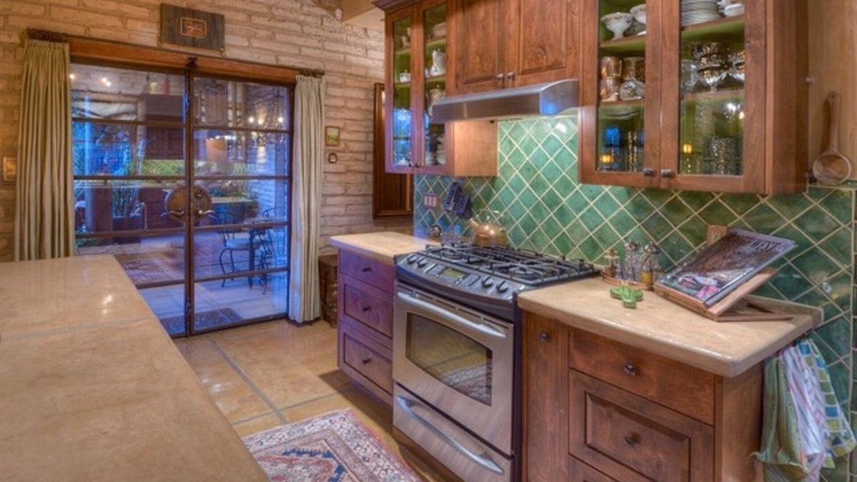 Sky Ranch House | Enchanting Getaway! Indoor And Outdoor Living At It's Finest!!