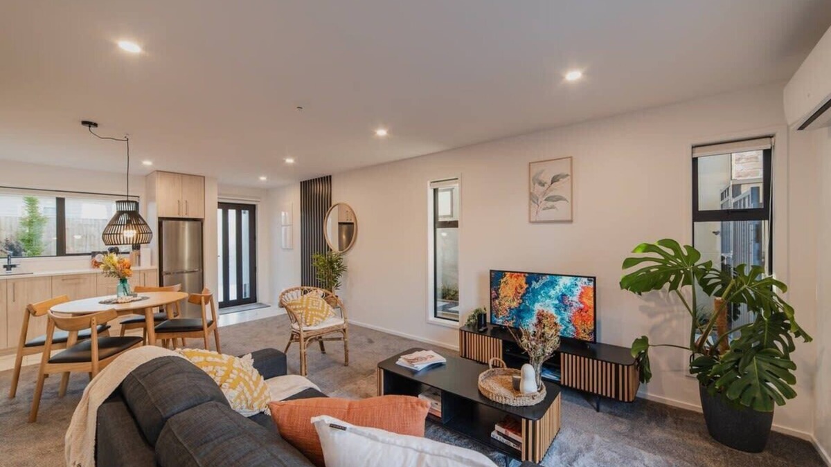 Saint Albans House | Enchanting Getaway in Merivale