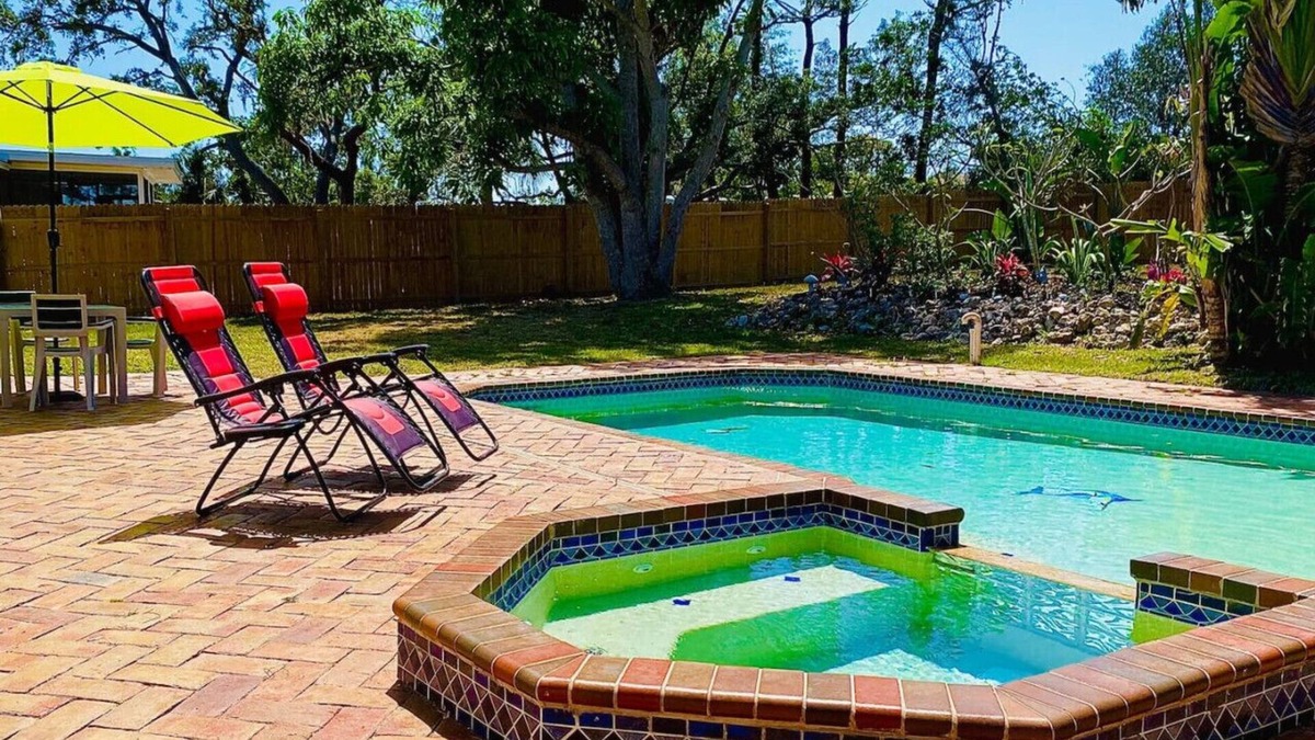 Englewood House | Enchanting house, beach, king beds, pool, 3 bdrs