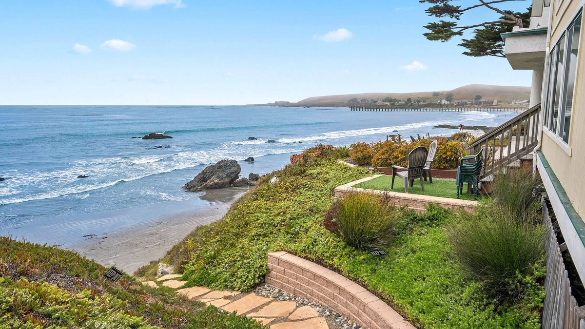 Cayucos House | Enchanting Oceanfront Cayucos Duplex with Stunning Ocean Views!