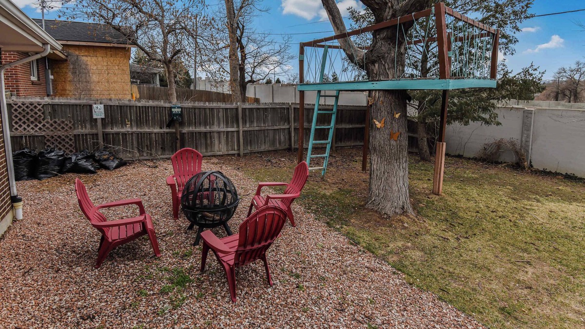 Southeast House | Enchanting Upper Unit with City Charm