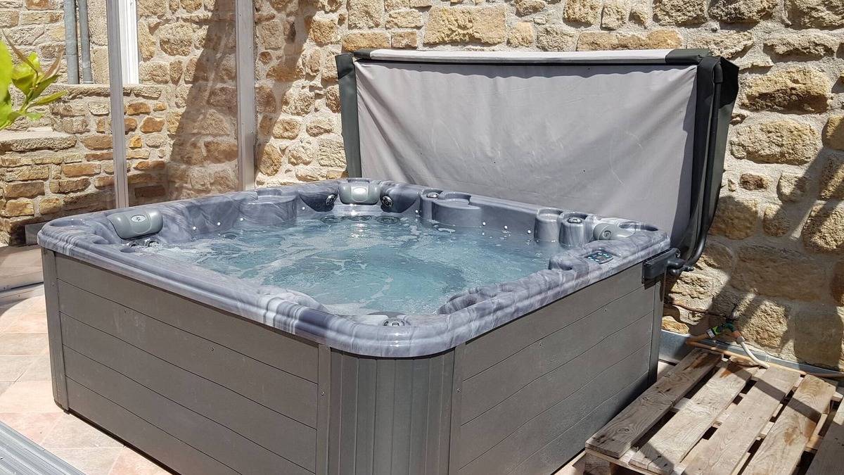 Les Assions Cottage | Enclosed and spacious gîte, air-conditioned rooms, SPA, Closed garage, Beaches 5km max.