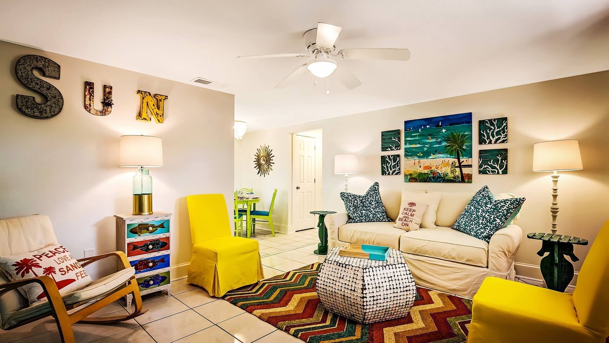 Ilexhurst Cottage | END OF SUMMER RATES! Cozy cottage central location-Private patio-3 min to beach!