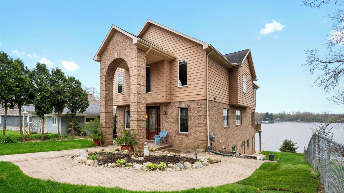 Drayton Plains House | End of the Summer special with Water sports included