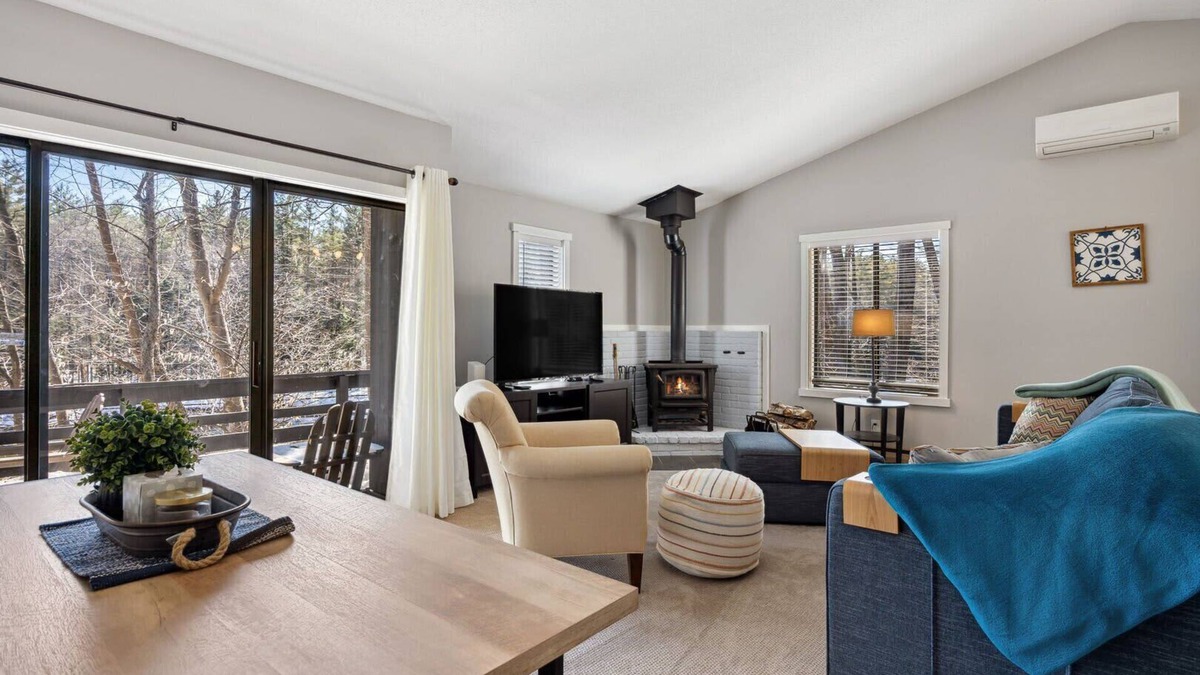 Quechee Condo | End Unit, Near Downtown Quechee - Mill Run 3A
