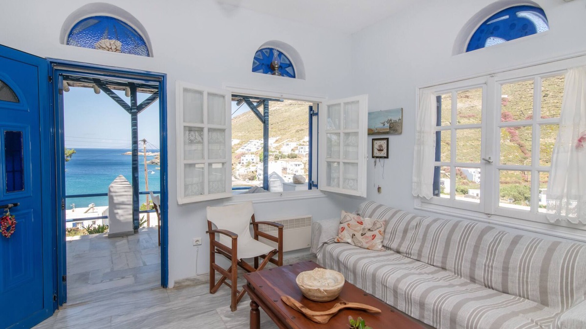 Exomvourgo House | Endless blue - Isternia bay - Ormos Isternion Tinos - Cyclades - Greece
