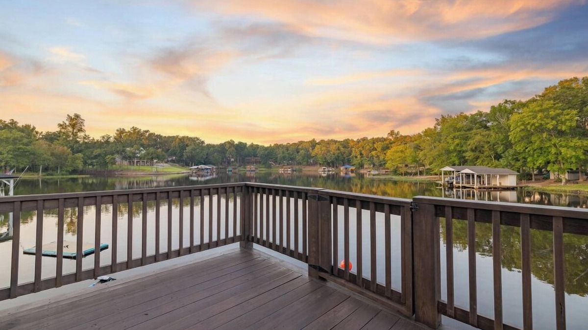 Wise House | Endless Summer | 10 ft Water Depth | Amenities Galore